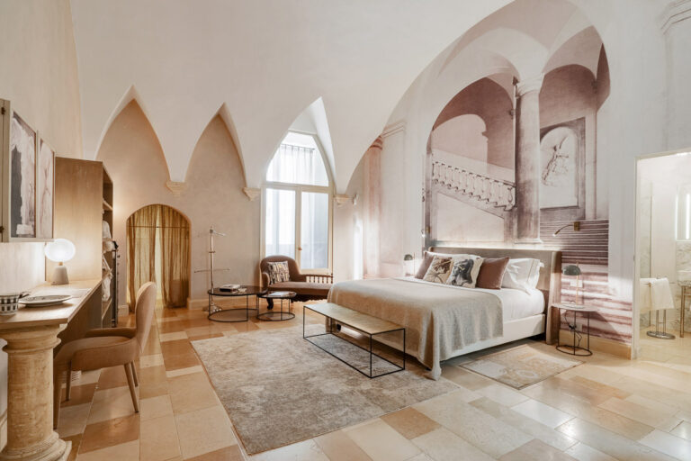 Palazzo_Maresgallo_-_dimora_storica_-_b_b_-_luxury_-_Lecce_-_Salento_-_Holiday_-_vacanza_-_Junior_Suite_Venus_-_bedroom